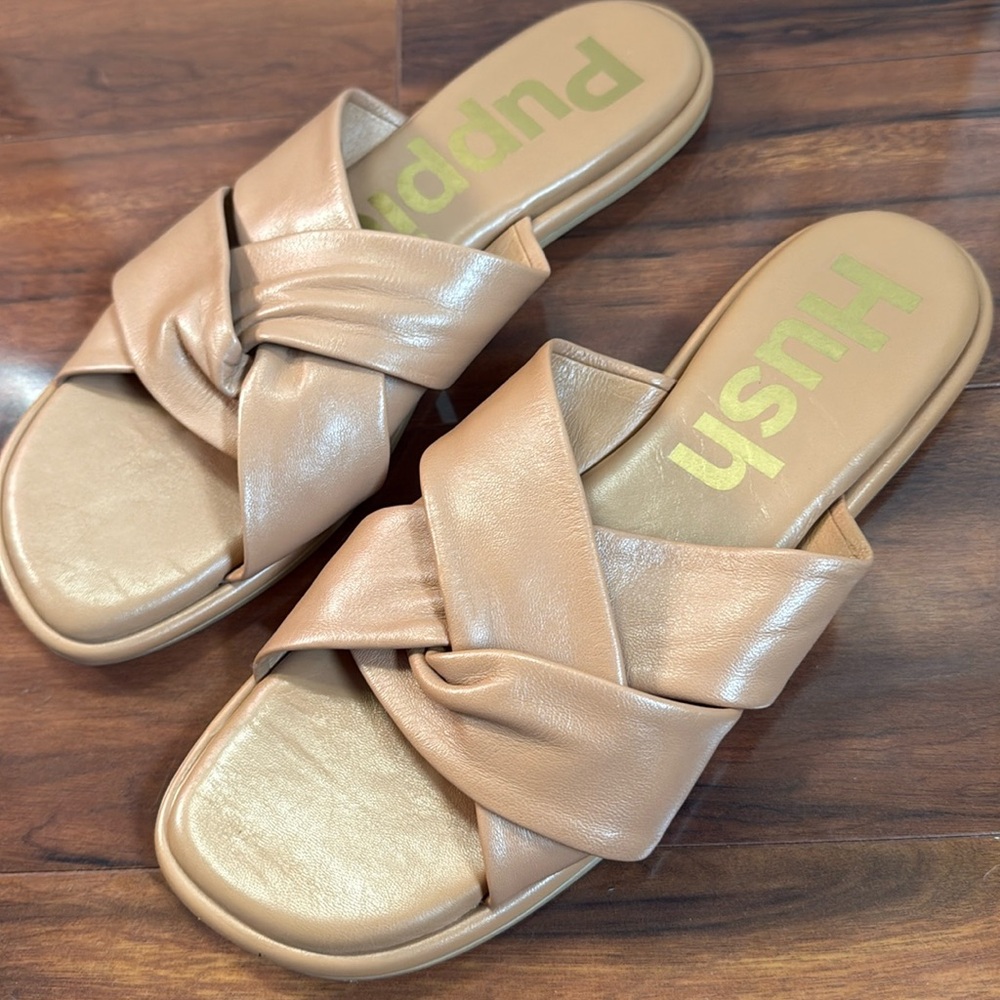 Women’s Hush Puppies Tan Sandals, 9.